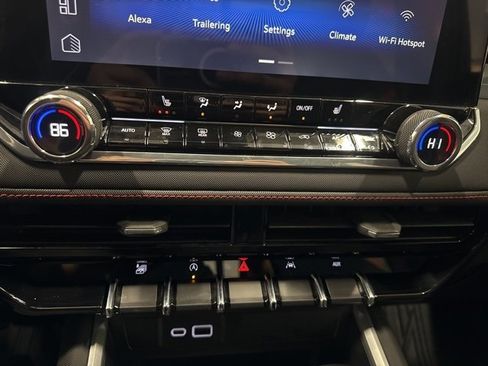 Used 2024 Chevrolet Colorado Z71 image 43