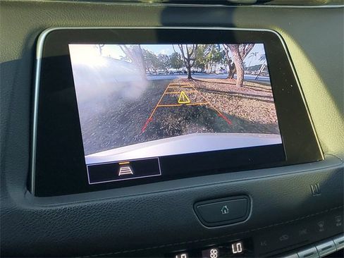 Certified 2021 Cadillac XT4 Luxury w/ Cold Weather Package image 25