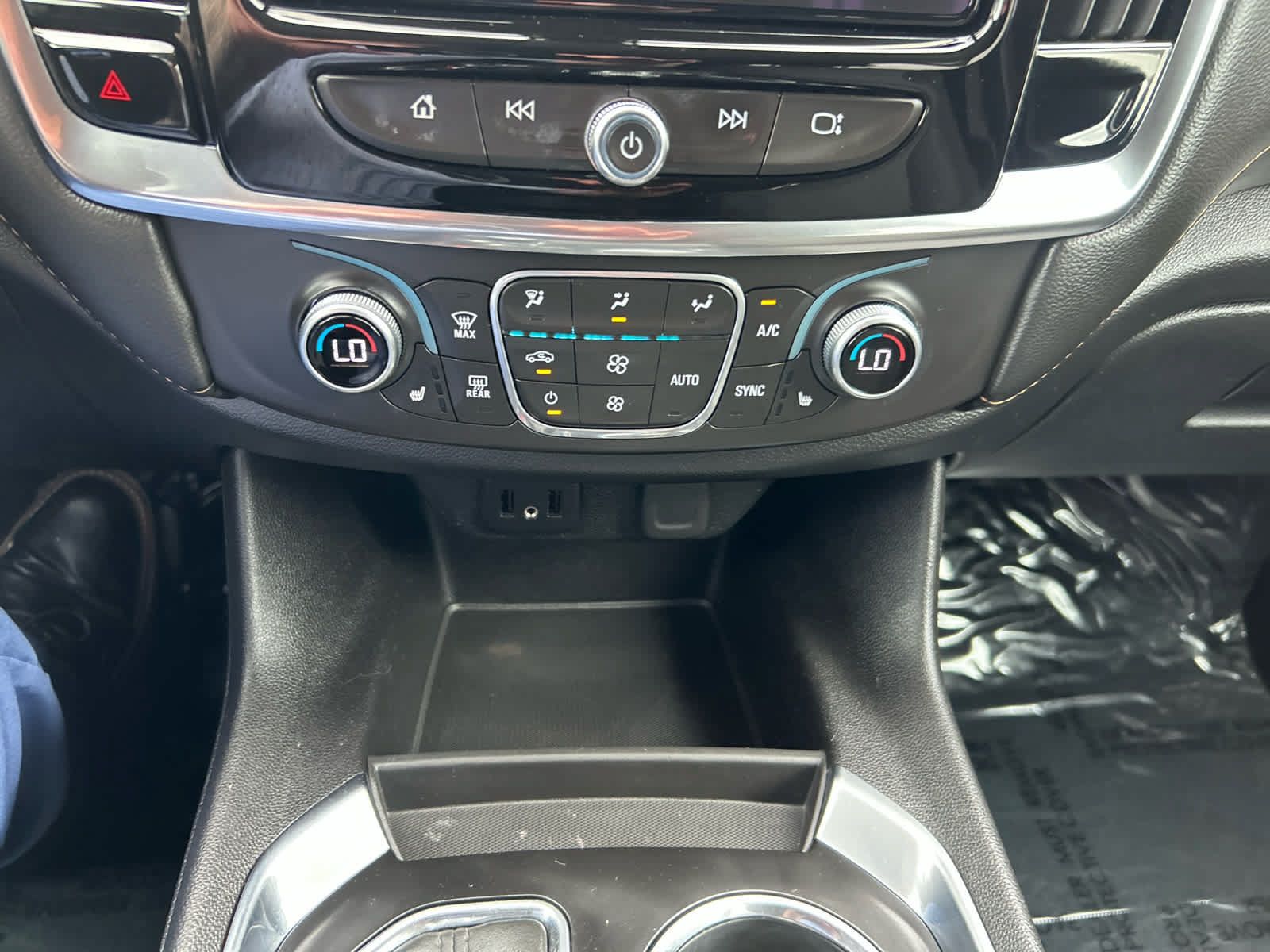 Used 2018 Chevrolet Traverse LT FWD image 18