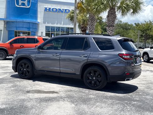 Certified 2025 Honda Pilot Black Edition image 10