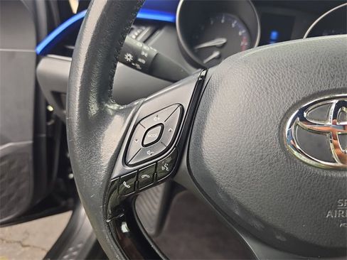 Used 2021 Toyota C-HR XLE image 21