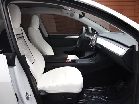 Used 2023 Tesla Model Y Long Range image 16