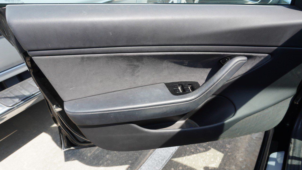 Used 2018 Tesla Model 3 Mid Range RWD image 11