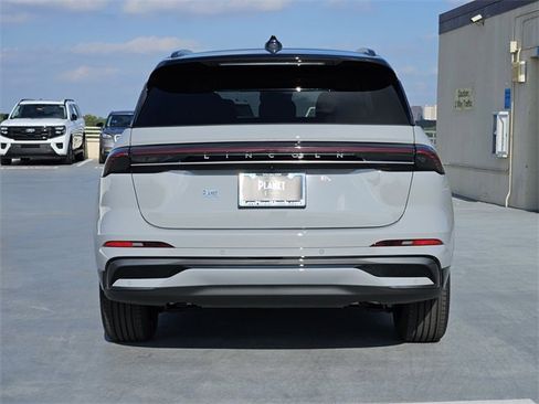 New 2026 Lincoln Nautilus Reserve image 6