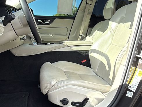 Used 2022 Volvo S60 T8 Inscription w/ Advanced Package image 17