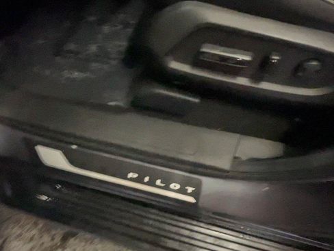 Used 2025 Honda Pilot Elite image 30