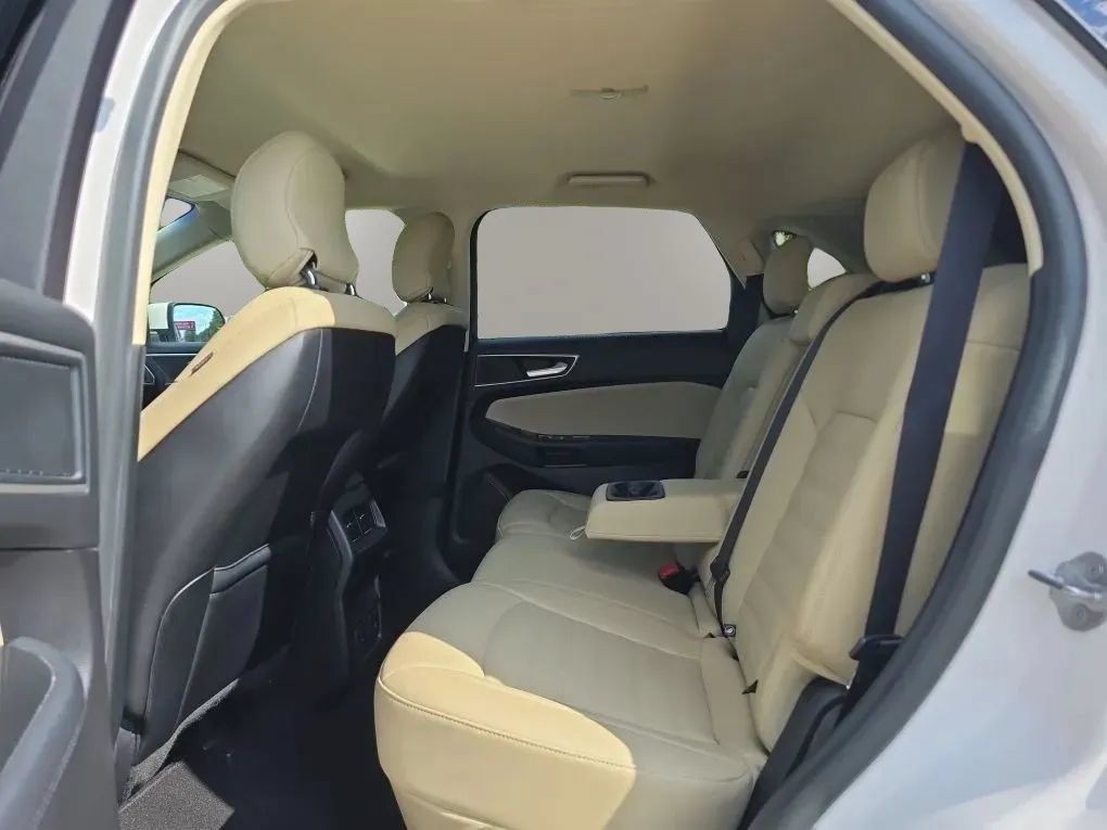 Used 2019 Ford Edge SEL w/ Equipment Group 201A FWD image 42