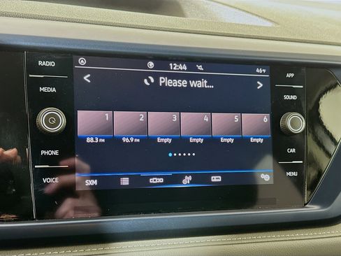 Used 2024 Volkswagen Taos SE image 14