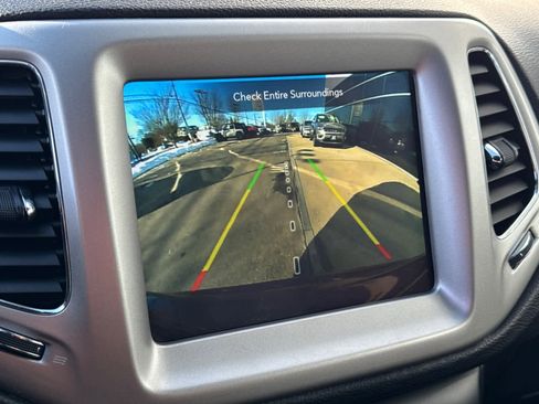 Used 2021 Jeep Compass Latitude image 27