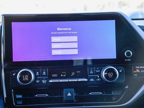 Certified 2025 Toyota Highlander XLE image 17