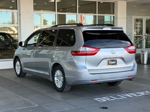 Used 2015 Toyota Sienna XLE w/ XLE Navigation Package image 9