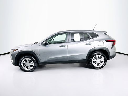 Used 2025 Chevrolet Trax LS image 4