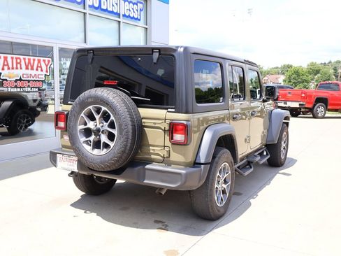 Used 2025 Jeep Wrangler Unlimited Sport AWD/4WD image 3