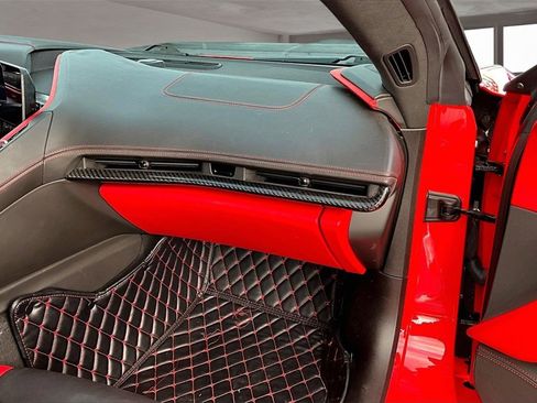 Used 2021 Chevrolet Corvette Stingray w/ Z51 Performance Package image 16