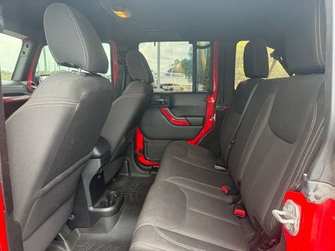 Used 2017 Jeep Wrangler Unlimited Sahara w/ Connectivity Group AWD/4WD image 14