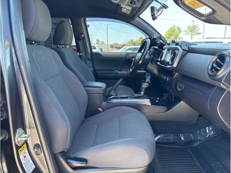 Used 2017 Toyota Tacoma TRD Off-Road w/ Tow Package AWD/4WD image 26