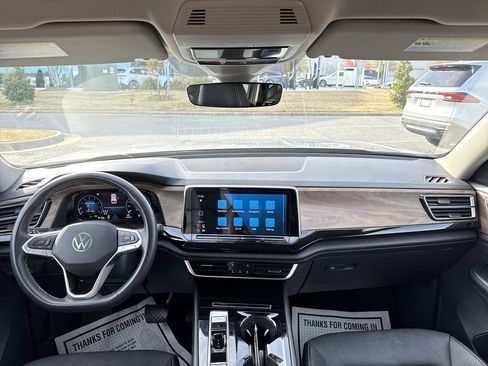 Used 2024 Volkswagen Atlas SE image 30