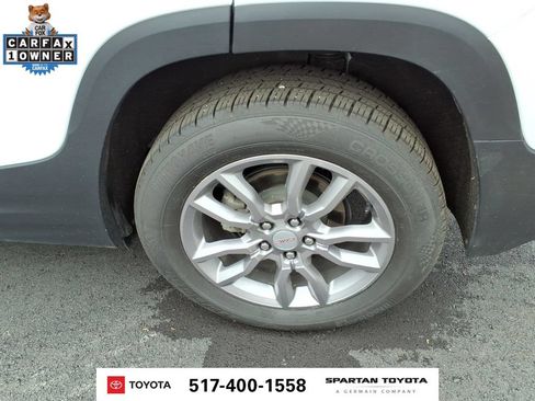 Used 2024 GMC Terrain SLT FWD image 10