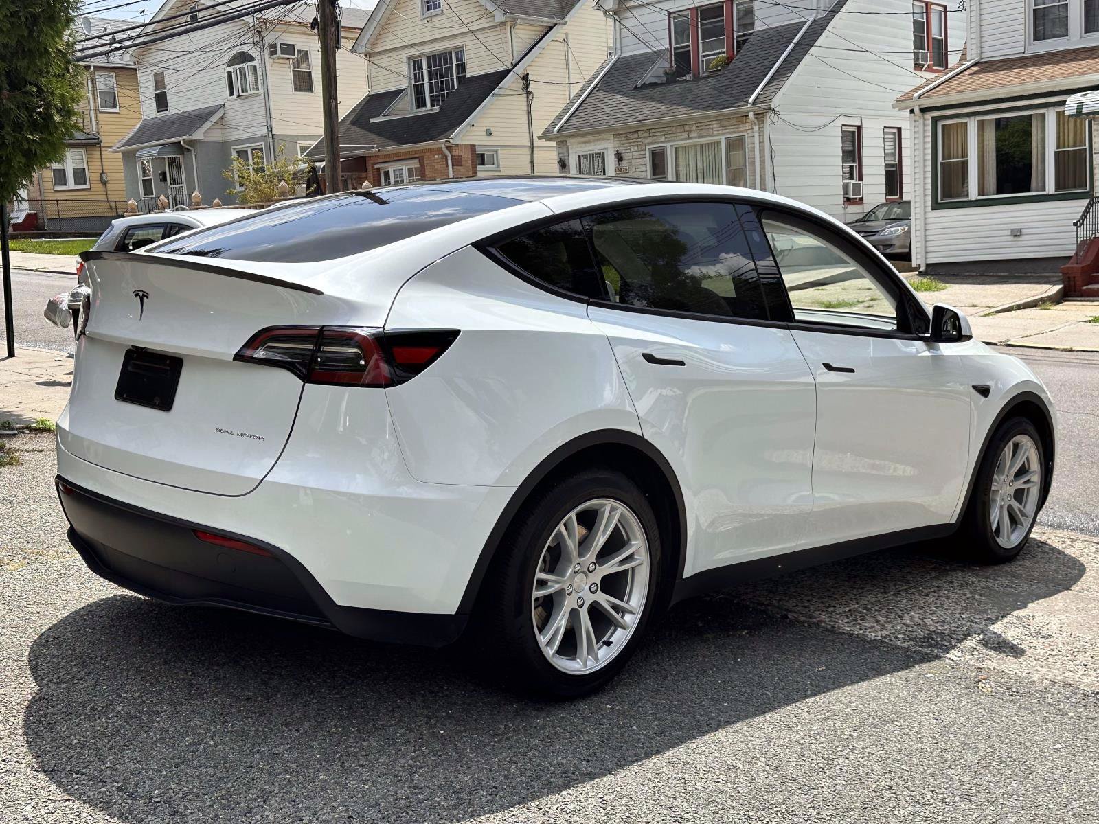 Used 2024 Tesla Model Y Long Range AWD/4WD image 6