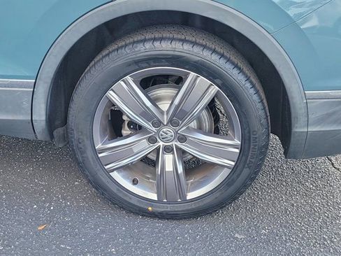 Used 2020 Volkswagen Tiguan SE image 33