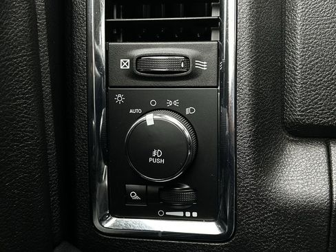 Used 2018 RAM 3500 Laramie w/ Convenience Group AWD/4WD image 26