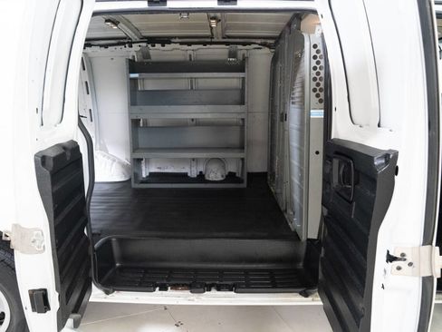 Used 2017 Chevrolet Express 2500 image 30