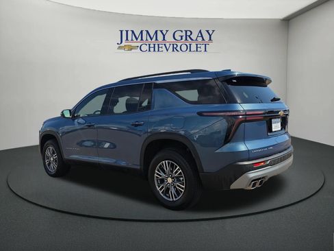 Used 2025 Chevrolet Traverse LT AWD/4WD image 3