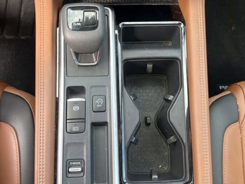 Used 2024 Nissan Pathfinder Platinum image 14