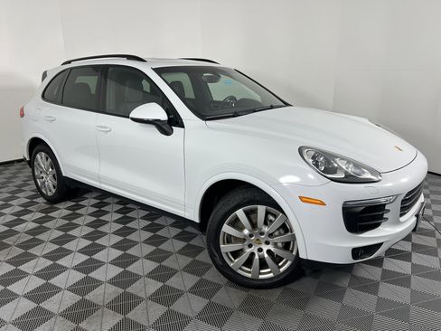 Used 2017 Porsche Cayenne Platinum Edition image 2