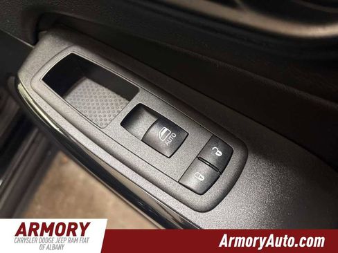 Used 2023 Jeep Cherokee Altitude Lux image 37