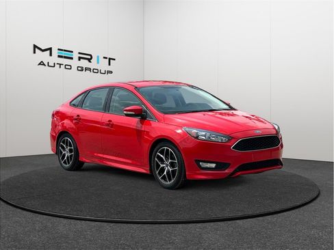 Used 2016 Ford Focus SE w/ SE Sport Package FWD image 1
