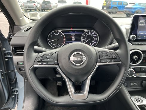 Used 2025 Nissan Sentra SV w/ Trunk Package image 21