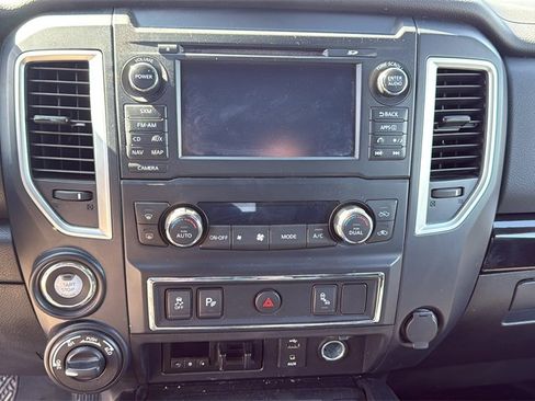 Used 2018 Nissan Titan SV w/ SV Convenience Package image 6