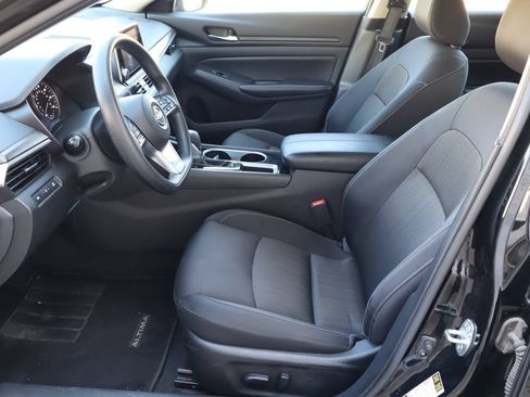 Used 2024 Nissan Altima 2.5 SV FWD image 15