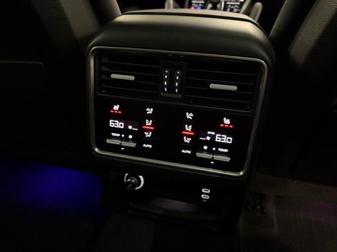 Used 2020 Porsche Cayenne image 30