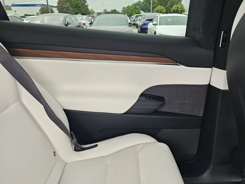 Used 2022 Tesla Model X AWD/4WD image 23
