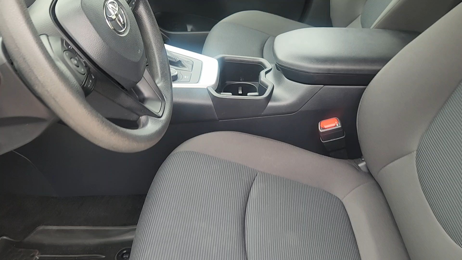 Used 2025 Toyota RAV4 LE AWD/4WD image 28