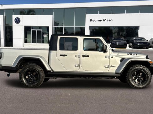 Used 2022 Jeep Gladiator Willys image 3