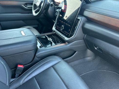 Used 2025 GMC Yukon Denali AWD/4WD image 20