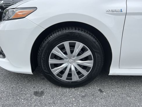 Used 2019 Toyota Camry LE FWD image 12