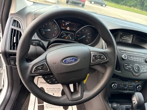 Used 2018 Ford Focus SE FWD image 23