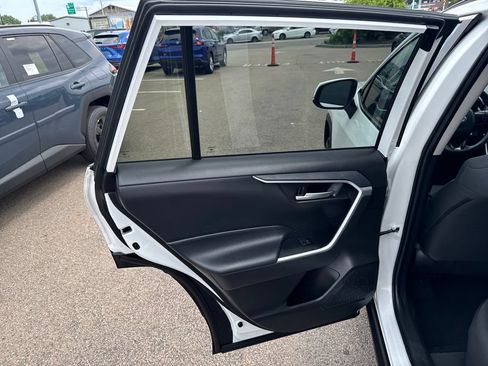 Used 2025 Toyota RAV4 XLE AWD/4WD image 37