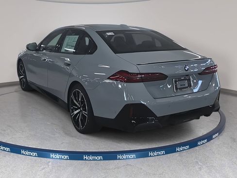 Used 2026 BMW 530i w/ M Sport Package RWD image 6