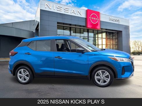 New 2025 Nissan Kicks Play S image 5