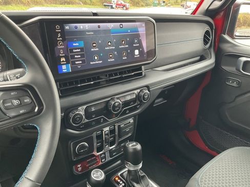 Used 2024 Jeep Wrangler Unlimited Rubicon 4xe image 8