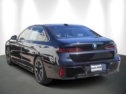 Used 2026 BMW 750e xDrive w/ Premium Package AWD/4WD image 4
