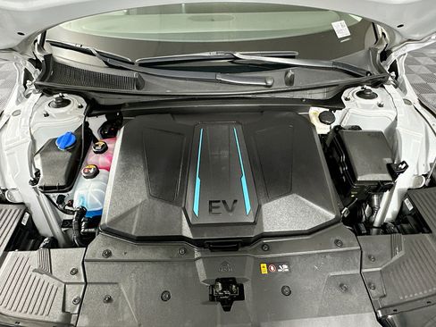 Used 2024 Hyundai Ioniq 5 SE RWD image 32