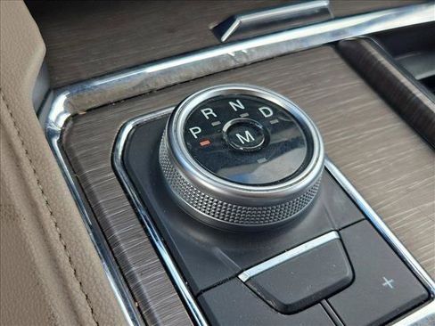 Used 2024 Ford Expedition Limited image 11