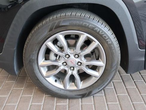 Used 2022 GMC Terrain SLT w/ Infotainment Package II FWD image 11