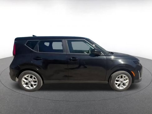 Used 2025 Kia Soul LX w/ LX Technology Package image 16